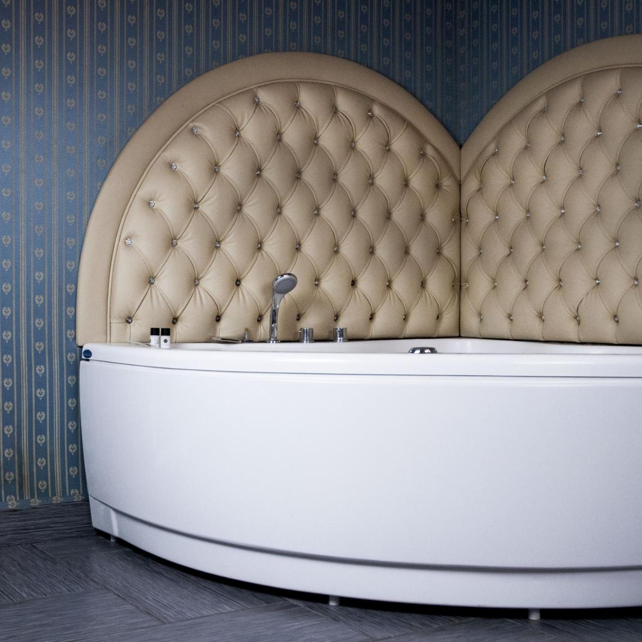King Suite with Spa Bath